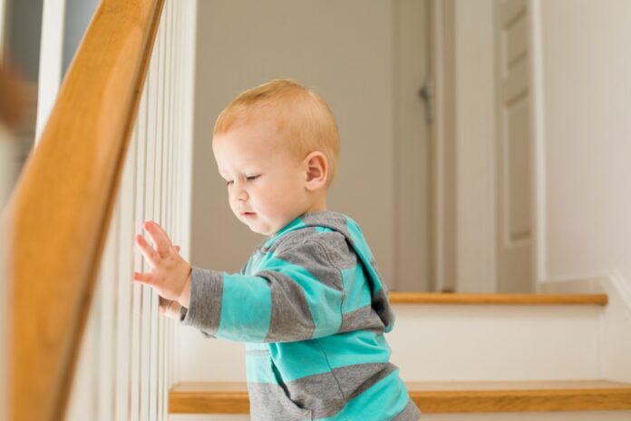 Jak zabezpieczyć schody przed dziećmi